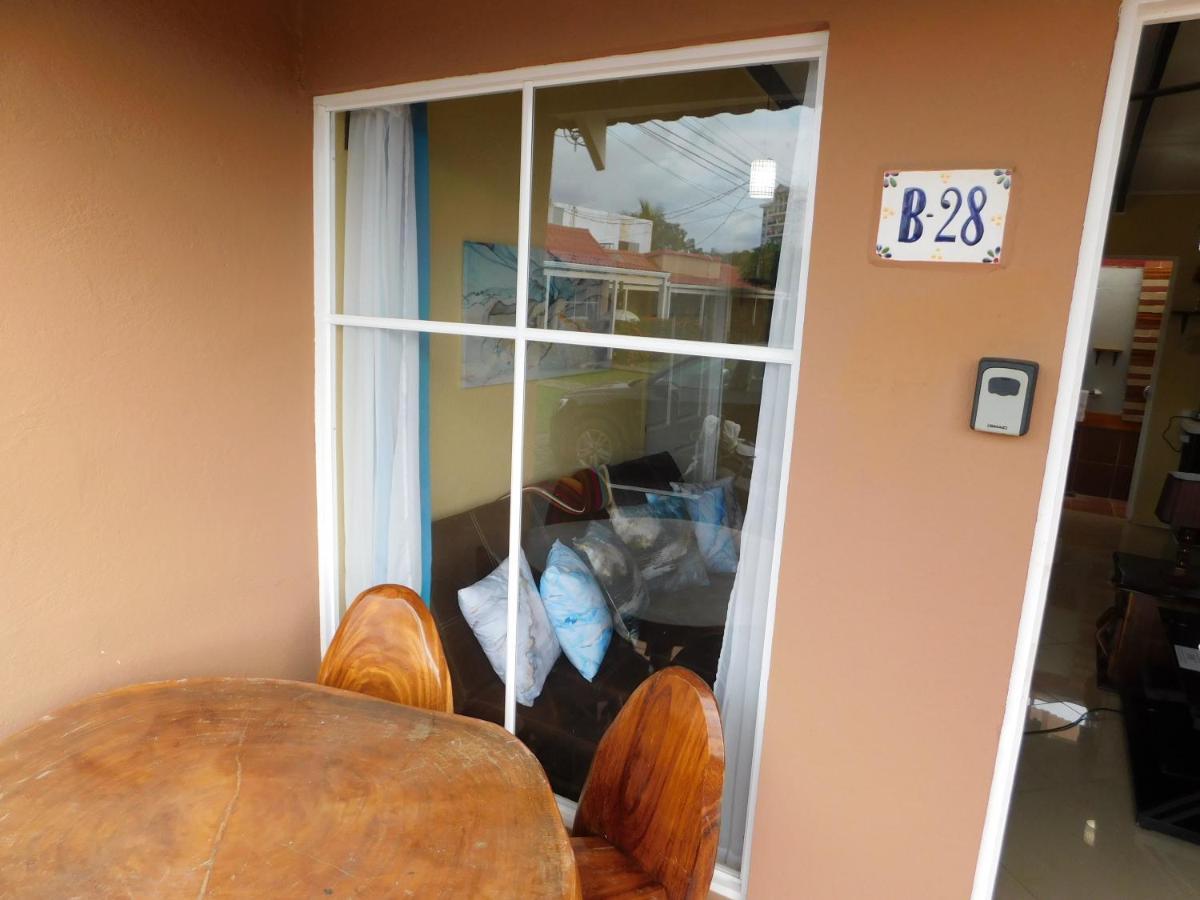 Condo Villa B27 Sleeps Five People - B28 Sleeps Six People - Price Includes Housekeeping Fees Not Taxes - Very Close To The Pool And Beach! Jacó Eksteriør bilde